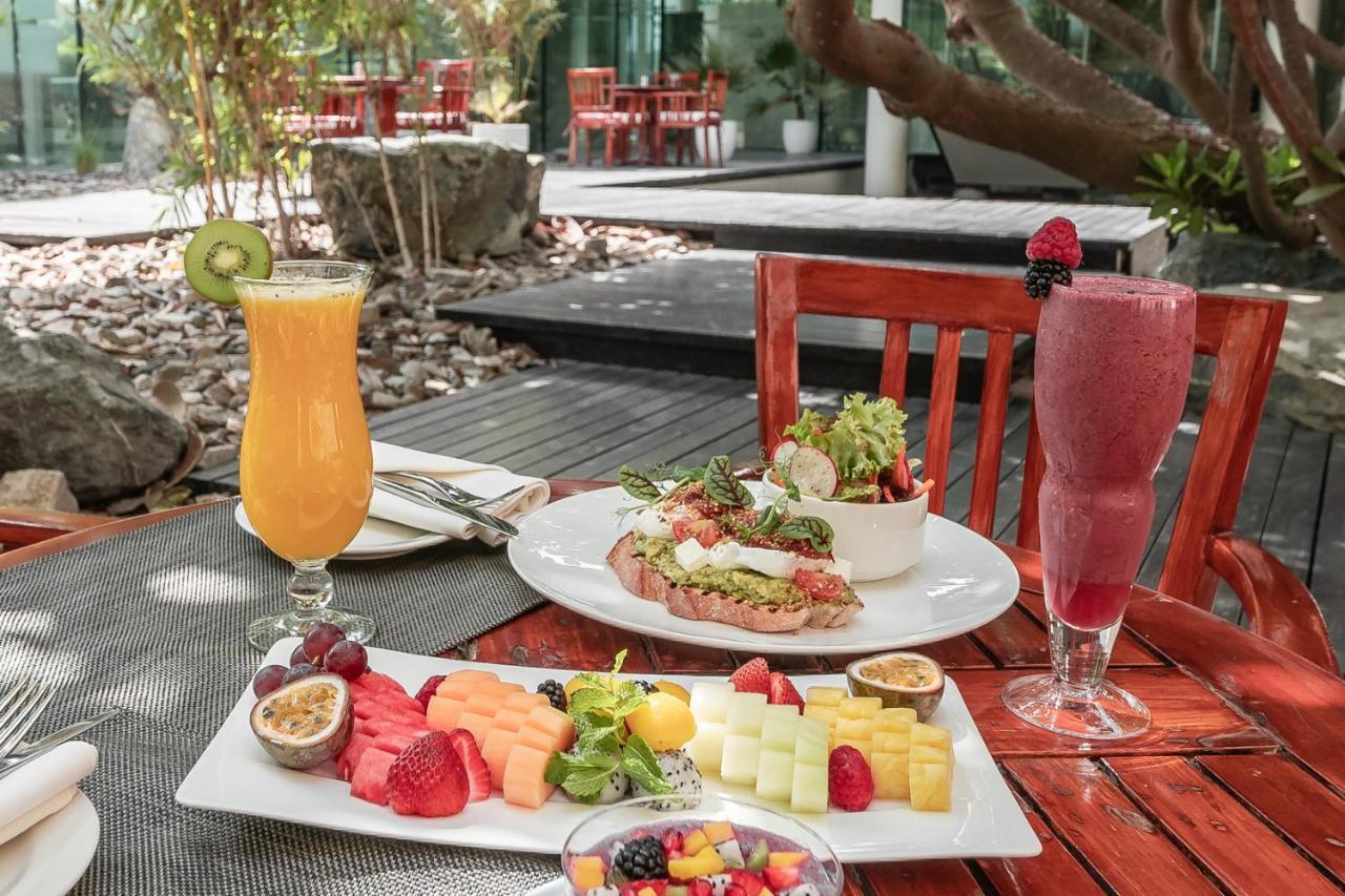 Jumeirah Creekside Dubai Esterno foto A fruit salad
