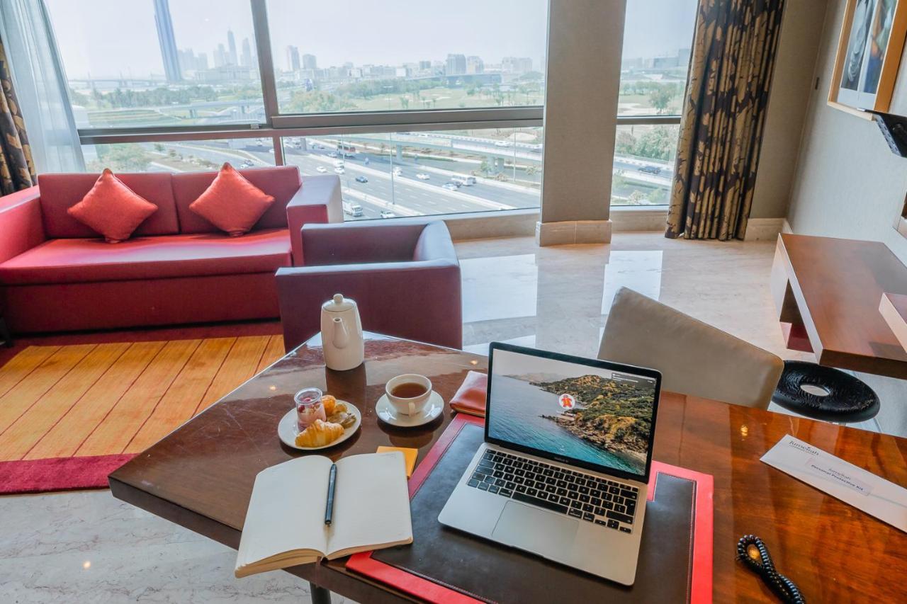 Jumeirah Creekside Dubai Esterno foto A laptop computer