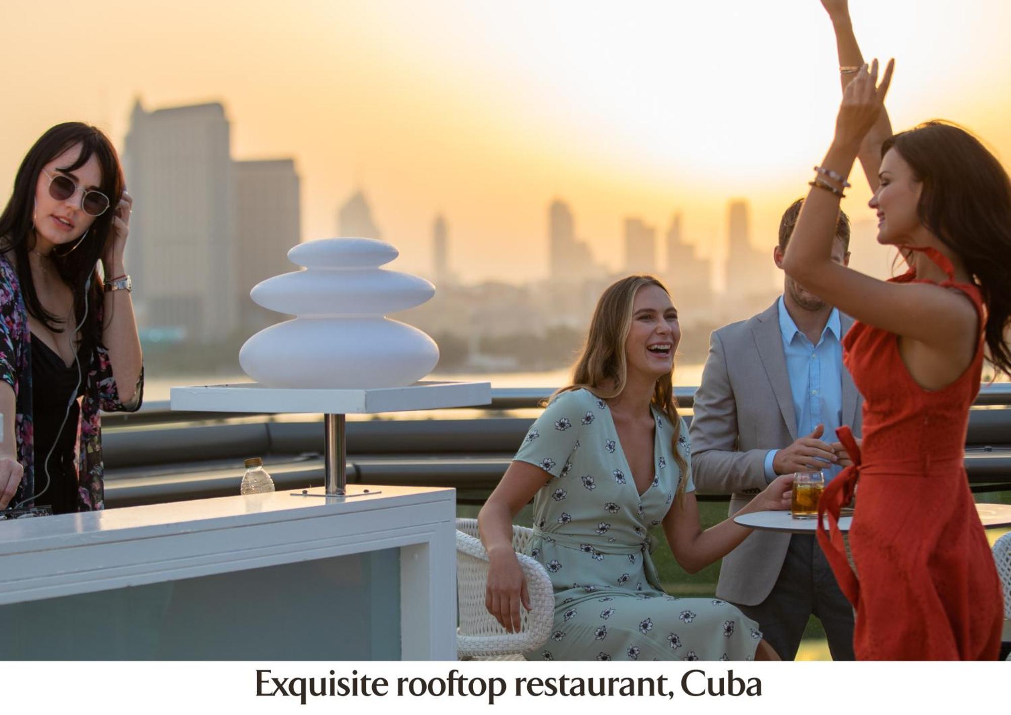 Jumeirah Creekside Dubai Esterno foto Rooftop restaurant