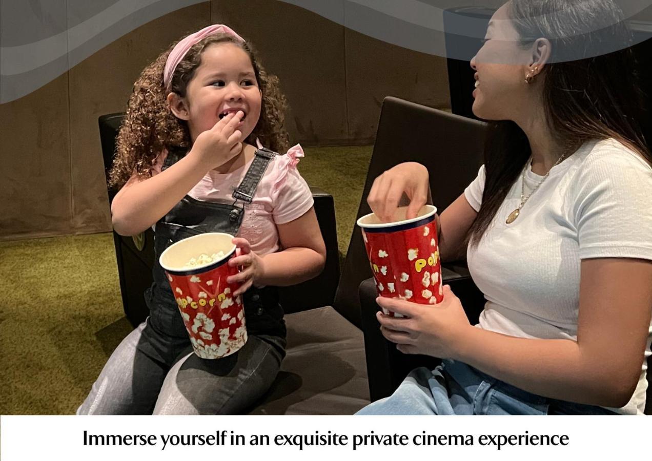 Jumeirah Creekside Dubai Esterno foto Private Cinema Experience