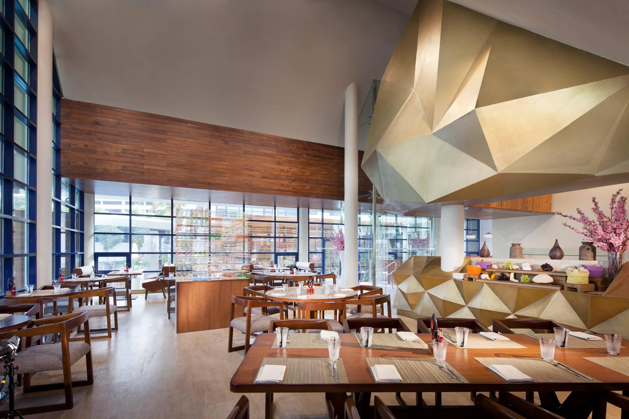 Jumeirah Creekside Dubai Esterno foto The interior of the restaurant