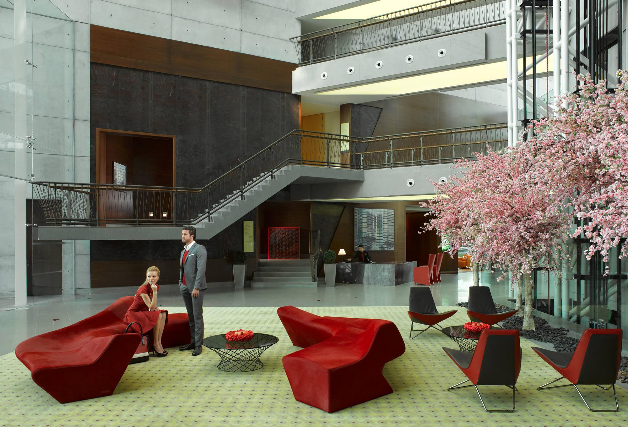 Jumeirah Creekside Dubai Esterno foto The lobby of the hotel