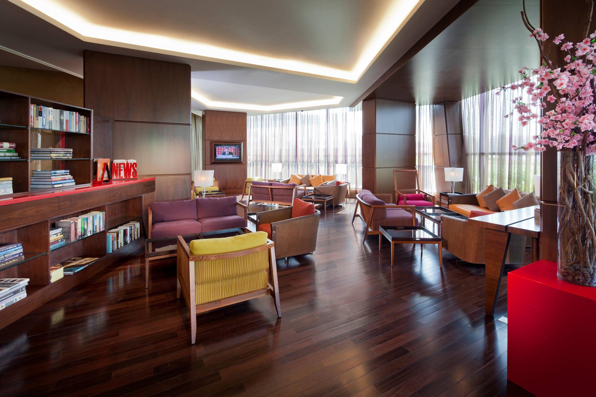 Jumeirah Creekside Dubai Esterno foto The Club lounge at Beijing Capital International Airport