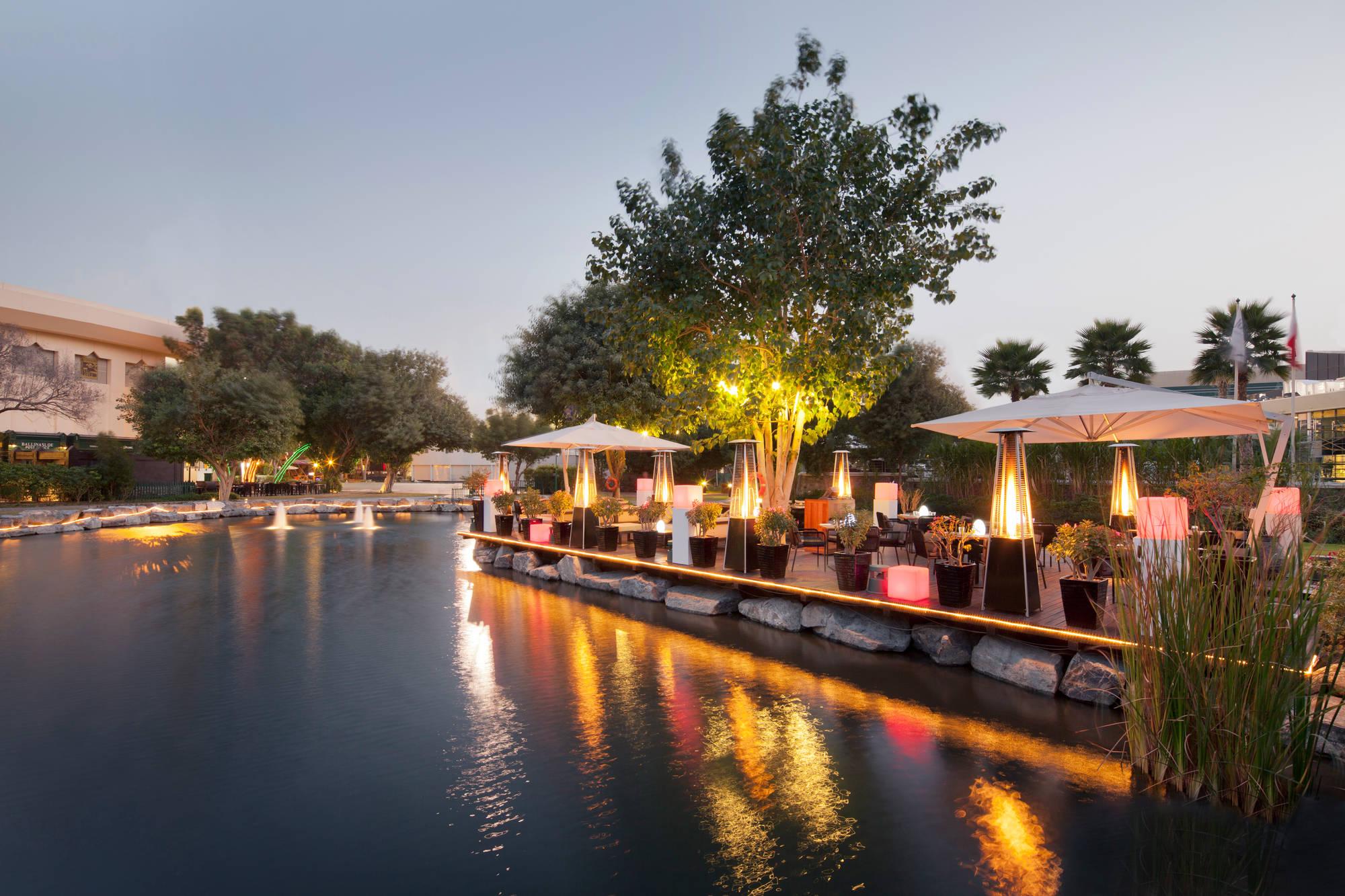 Jumeirah Creekside Dubai Esterno foto The Village
