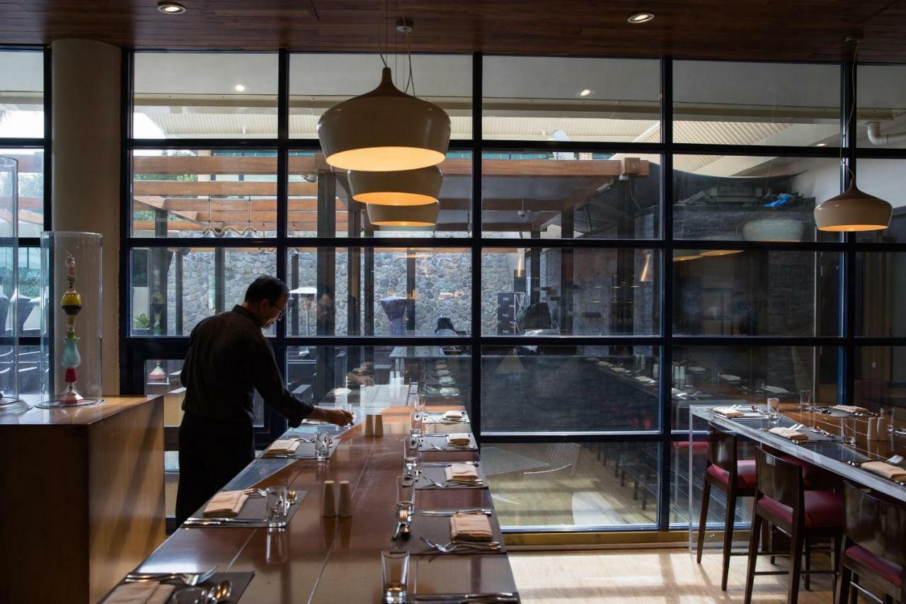 Jumeirah Creekside Dubai Esterno foto Interior of the restaurant