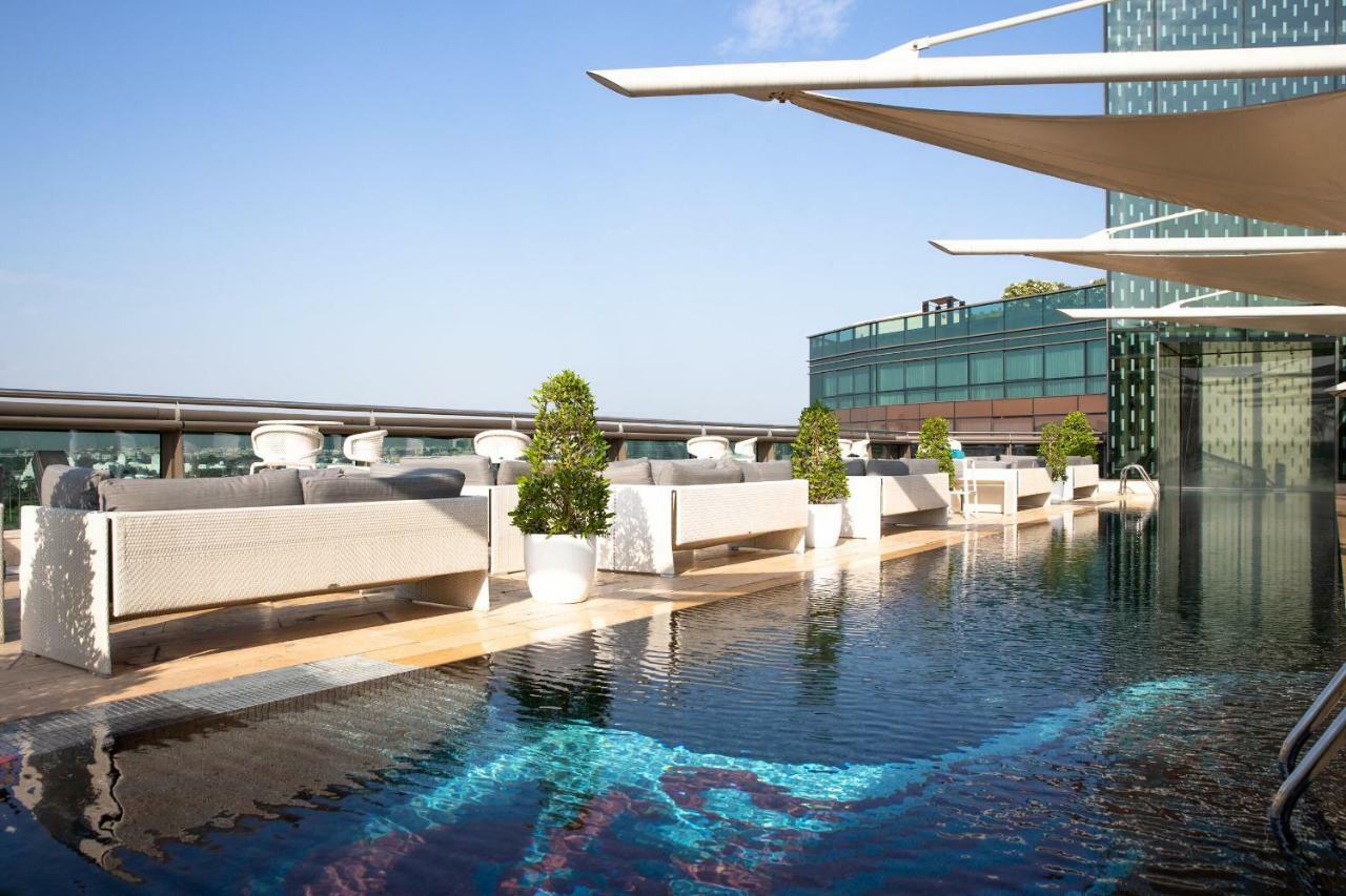 Jumeirah Creekside Dubai Esterno foto The pool at the top of the hotel
