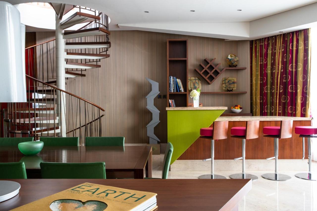 Jumeirah Creekside Dubai Esterno foto Interior of a house in the complex